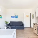 1 Apartment *