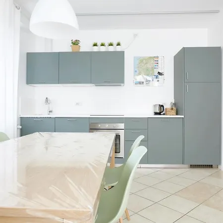 1 Apartment *