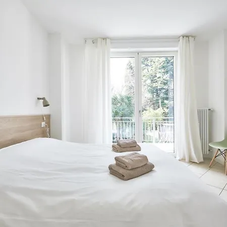 1 Apartment *